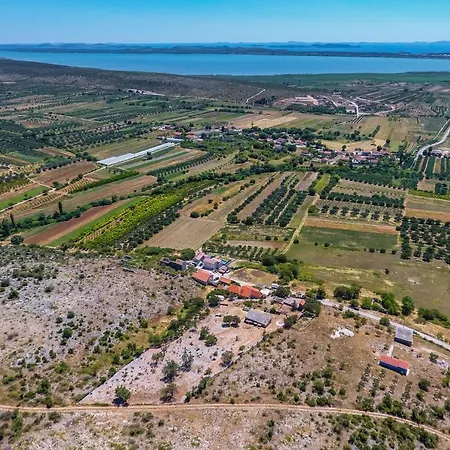 La Vrana Villa *