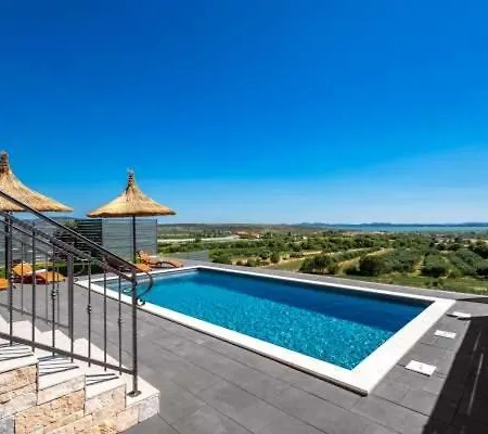 Villa La *
